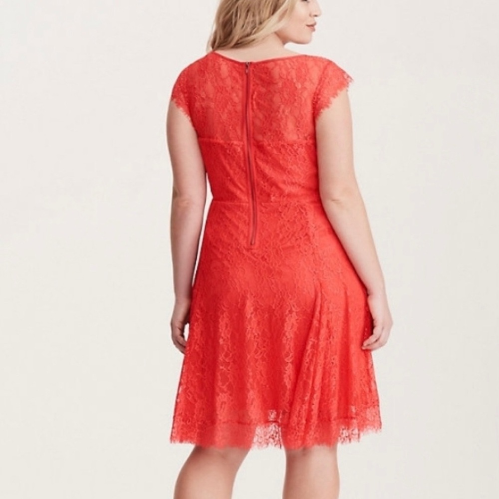 RED LACE DRESS - Picture 3 of 7